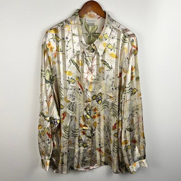 Maggie Barnes Button Down Top Size 32 W Floral Nature Inspired Lightweight Satin - Picture 10 of 10